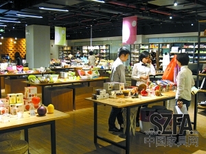進駐大型購物商場的家品店，人流也比平時多了不少。