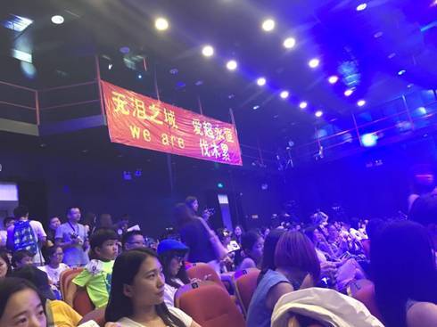 “炒米”最愛！顧家家居功能沙發“能量艙”亮相鄧超粉絲見面會
